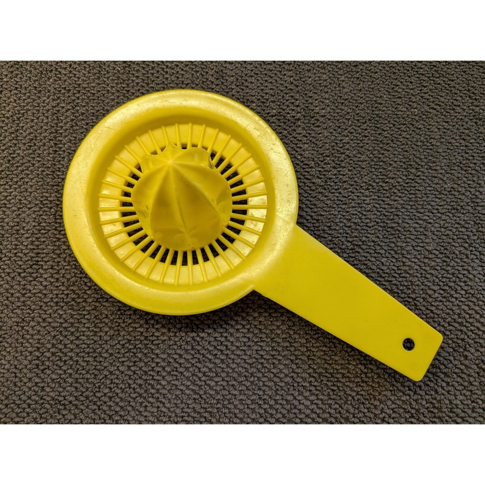 Vintage Wecolite Yellow Plastic Hand Citrus Juicer Reamer USA